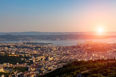 Trieste Körfezi üzerinden günbatımı
