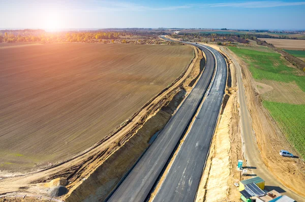 Günbatımı inşaat altında yolu üzerinde — Stok fotoğraf