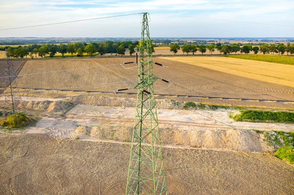 Powerlines üzerinde havadan görünümü — Stok fotoğraf