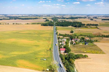 Yolda havadan görünümü