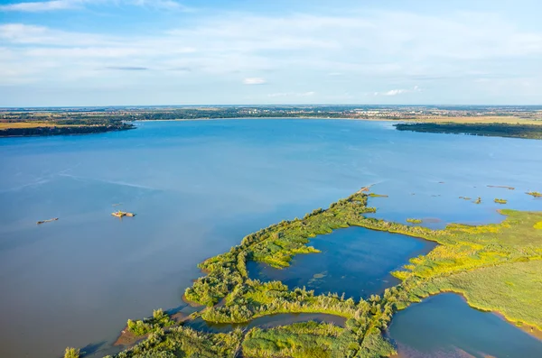 Letecký pohled na jezero — Stock fotografie