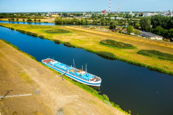 Barca sul fiume — Foto Stock