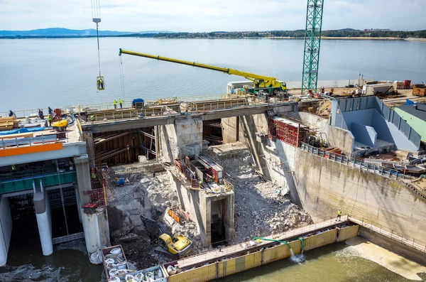 近代的なダムの再建 — ストック写真
