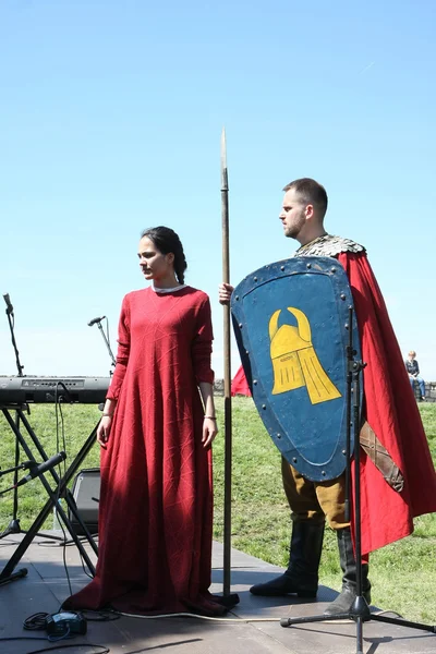 Posing in medieval clothes — Stock Photo, Image