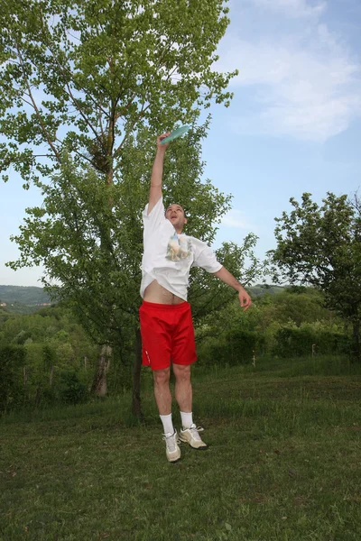 Νεαρός άνδρας με frisbee — Φωτογραφία Αρχείου