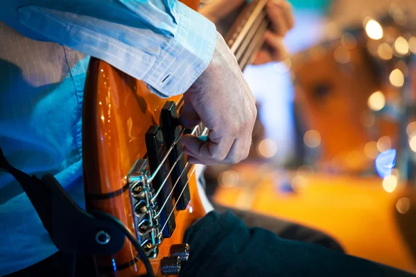 Playing electrical bass guitar — Stock Photo, Image