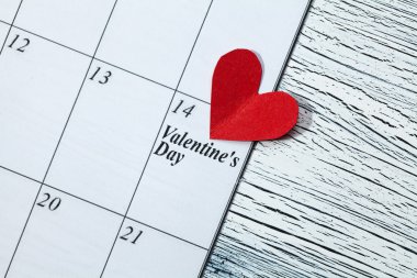 14 Şubat Sevgililer günü, kalp kırmızı kağıttan