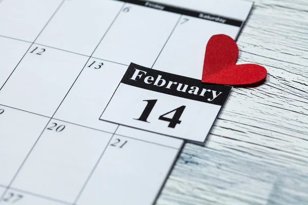 14 de febrero, día de San Valentín, corazón de papel rojo — Foto de Stock