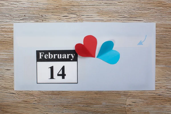 14 februari, Valentijnsdag, hart van rode papier — Stockfoto