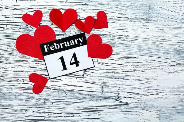 14 februari Valentijnsdag - hart van rode papier — Stockfoto