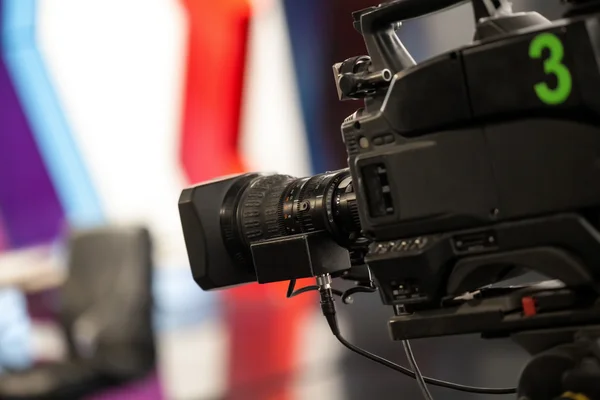 Câmera de vídeo - show de gravação no estúdio de TV — Fotografia de Stock