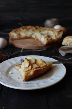 Elmalı turta lor ile