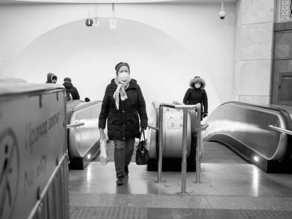 Metro passengers take an escalator from underground. — Stock Photo, Image