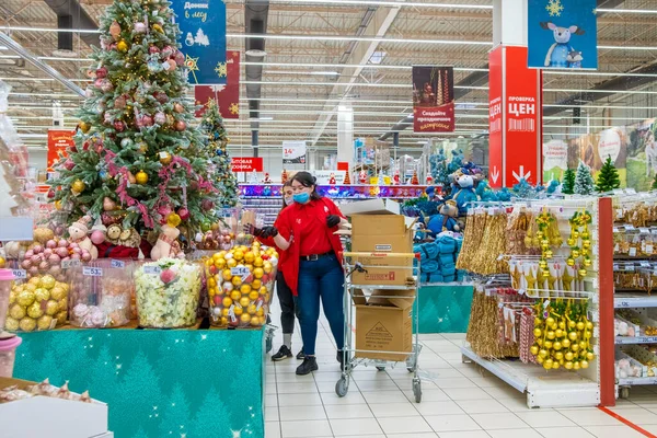 Moszkva Oroszország November 2020 Színes Karácsonyi Labdák Ágak Egy Karácsonyfa — Stock Fotó