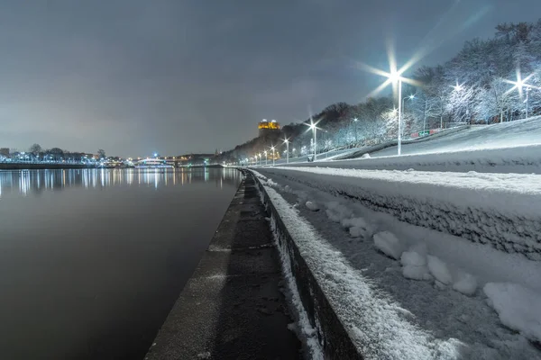 Widok Nasyp Rzeki Moskwy Nocy Zimie Kamienne Schody Nasypu Chodników — Zdjęcie stockowe