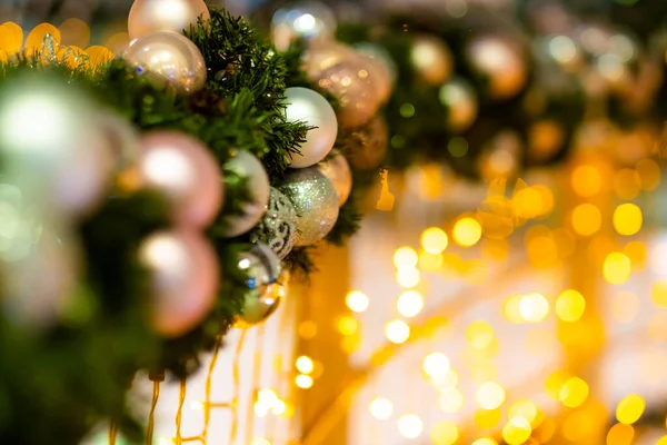 Рождественский бал и елки для украшения Рождественского фестиваля. — стоковое фото