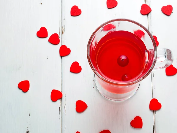 Fokus selektif pada cranberry dalam minuman segar dalam gelas — Stok Foto