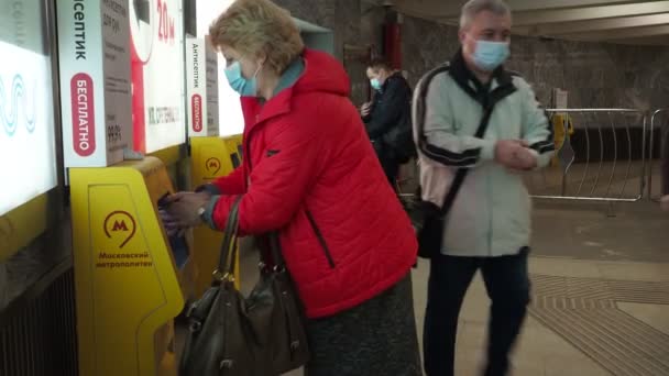 Subway passengers disinfect their hands with antiseptic — Stock Video