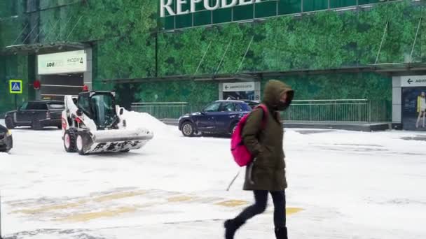 Moscú Rusia Febrero 2021 Una Pequeña Excavadora Cargadora Con Cubo — Vídeos de Stock