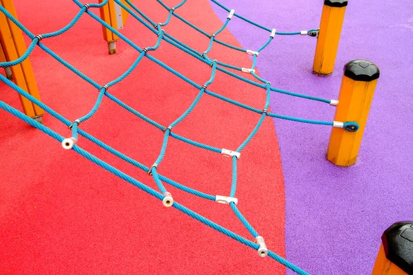 带攀绳框架的游乐场 — 图库照片