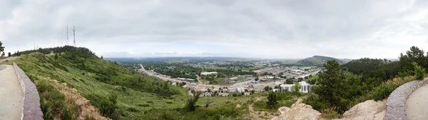 180 graders panorama av rapid city, south dakota — Stockfoto