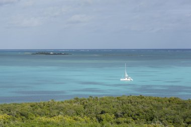 katamaran Karayipler'de havadan görünümü