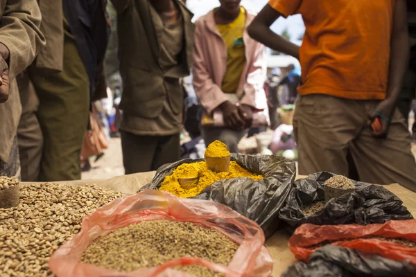 Épices et grains de café vert, Ethiopie — Photo