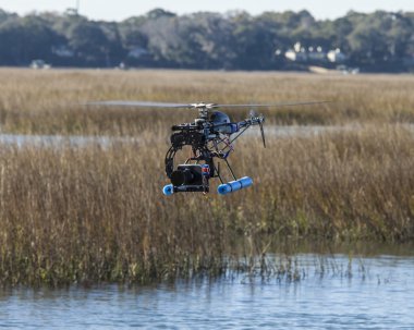 Helikopter drone ile fotoğraf makinesi