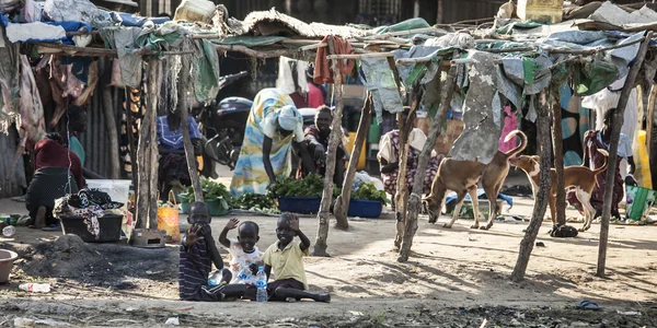 Famille indigène déplacée, Bor Soudan du Sud — Photo