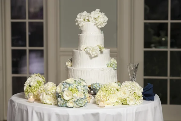 Four tiered wedding cake — Stock Photo, Image