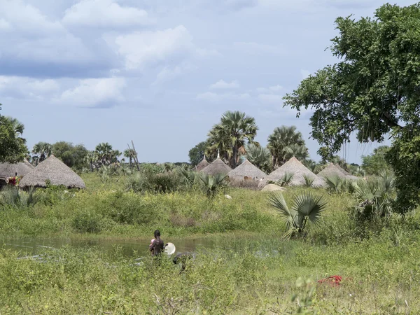 Village le long de la rivière nile dans le sud du Soudan — Photo