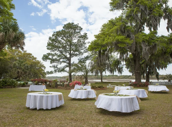 Configuración para la recepción de la boda al aire libre —  Fotos de Stock