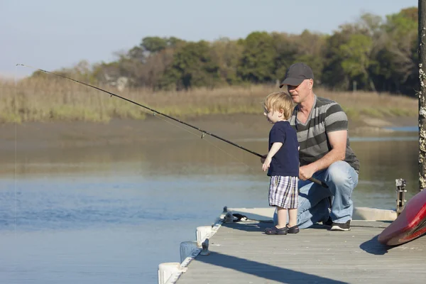 Padre e hijo de pesca — Foto de Stock