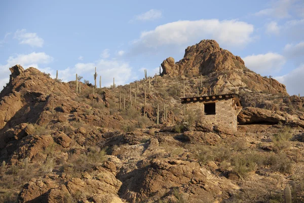 Stone shelter in the desert — Stock Photo, Image