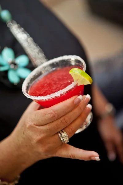 Hand holding red margarita — Stock Photo, Image