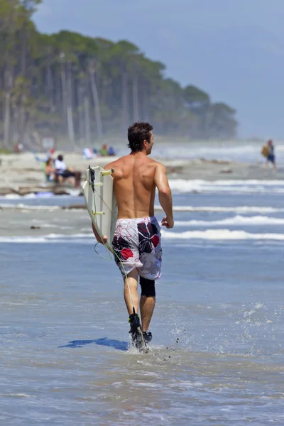 Surfista hombre corriendo — Foto de Stock