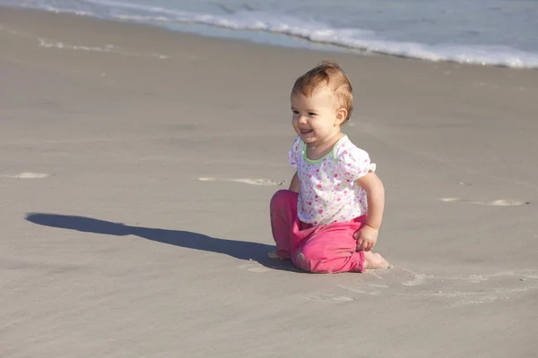 Smiling baby on the beach — Stock Photo, Image