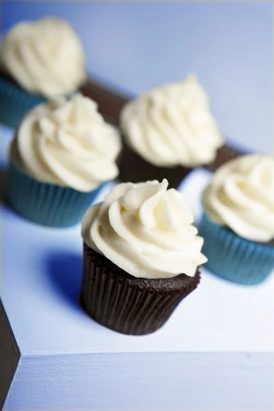 Cupcakes på stativ — Stockfoto