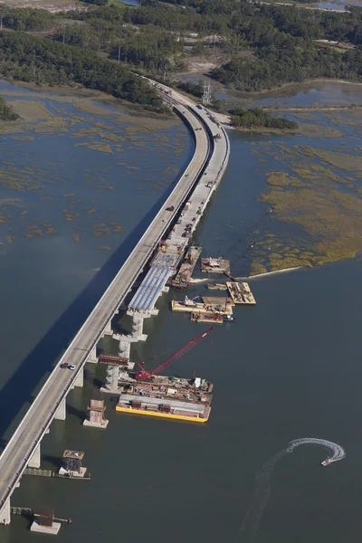 Luchtfoto van bruggenbouw — Stockfoto