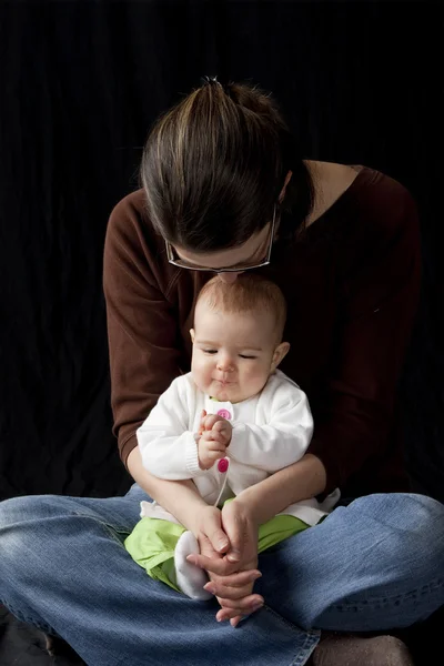 母親と赤ちゃんの祈り — ストック写真