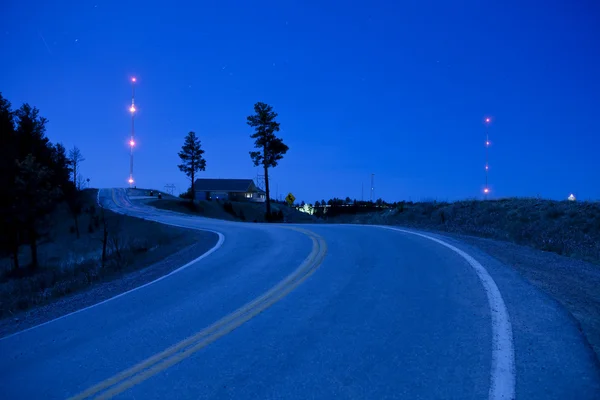 Prázdné silnici v noci — Stock fotografie