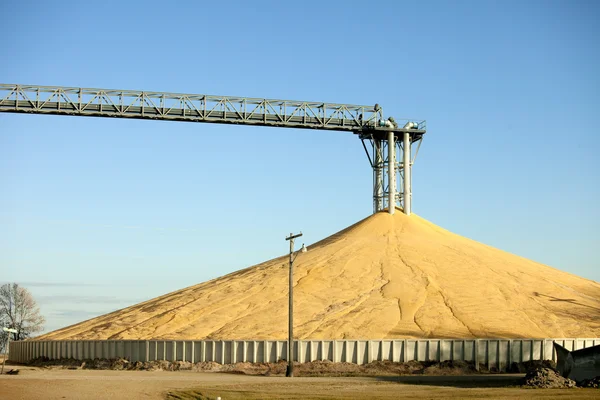 Enorme stapel van graan — Stockfoto