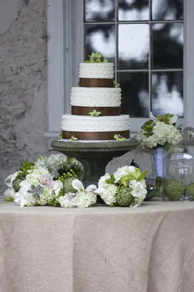 Wedding cake with decorations — Stock Photo, Image