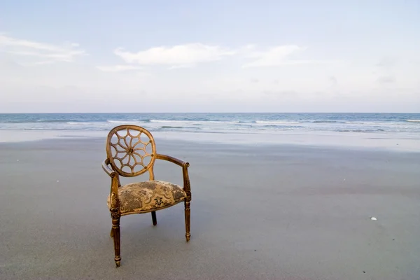 Kwiecisty krzesło na plaży — Zdjęcie stockowe