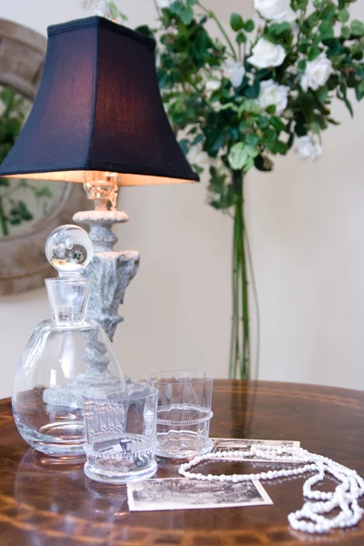 Decanter and glasses in bedroom — Stock Photo, Image