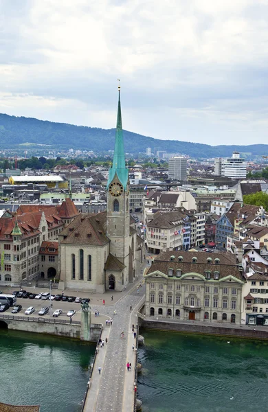 Fraumunster och floden limmat — Stockfoto