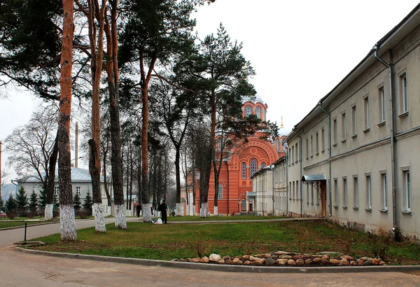 Территория Хотьково Покровский монастырь, Хотьково, Россия — стоковое фото