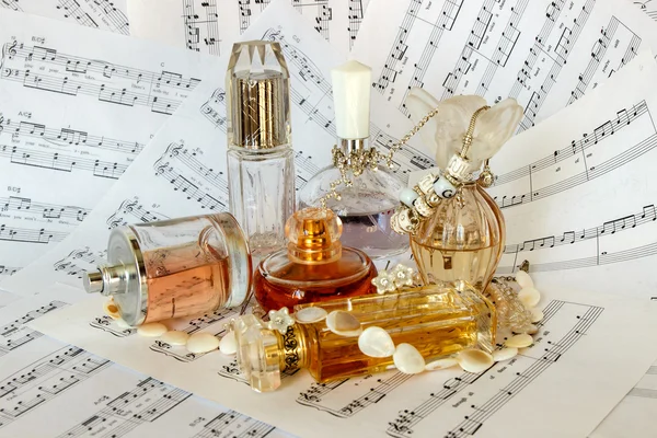 Eau surrounded by jewelry and music paper Telifsiz Stok Imajlar