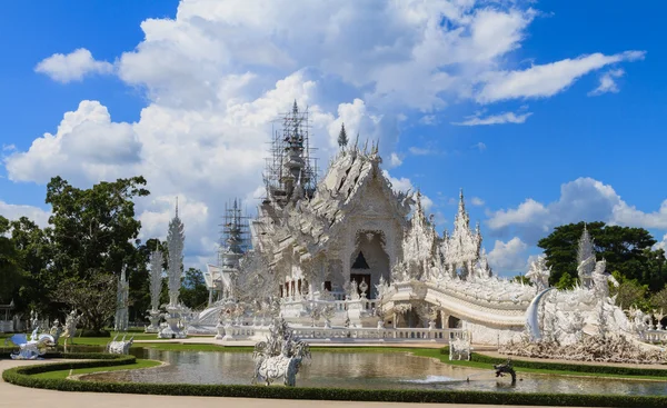 Wat Rong Khun op het herstel van de situatie. — Stockfoto