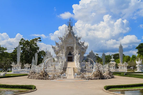 Wat Rong Khun sobre la reparación de la situación . — Foto de Stock